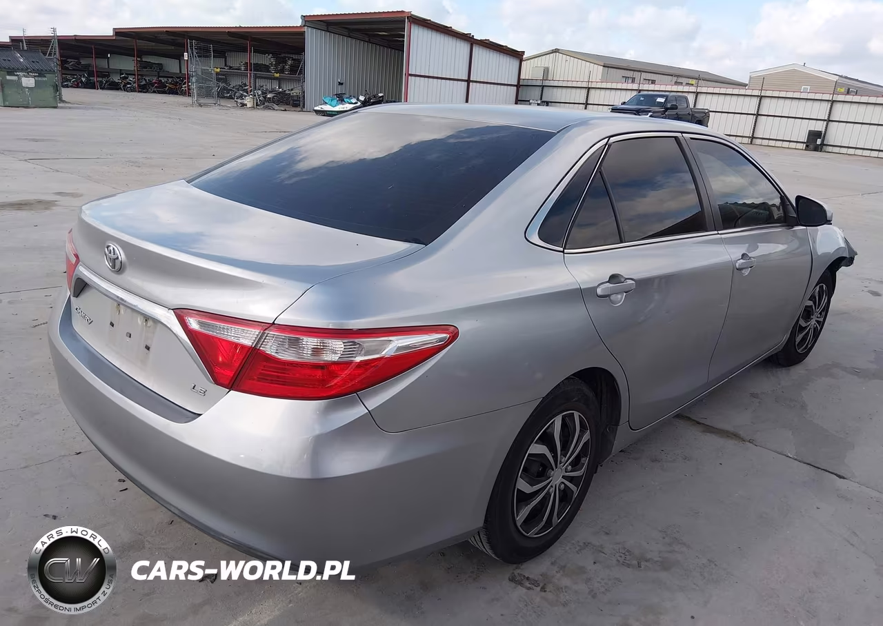 2017 Toyota Camry Le VIN:4T1BF1FK8HU686715 - 4