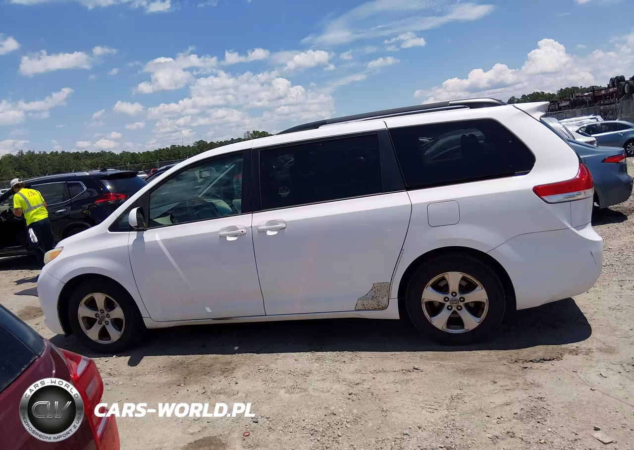 2013 Toyota Sienna Le V6 8 Passenger VIN:5TDKK3DC4DS403720 - 14