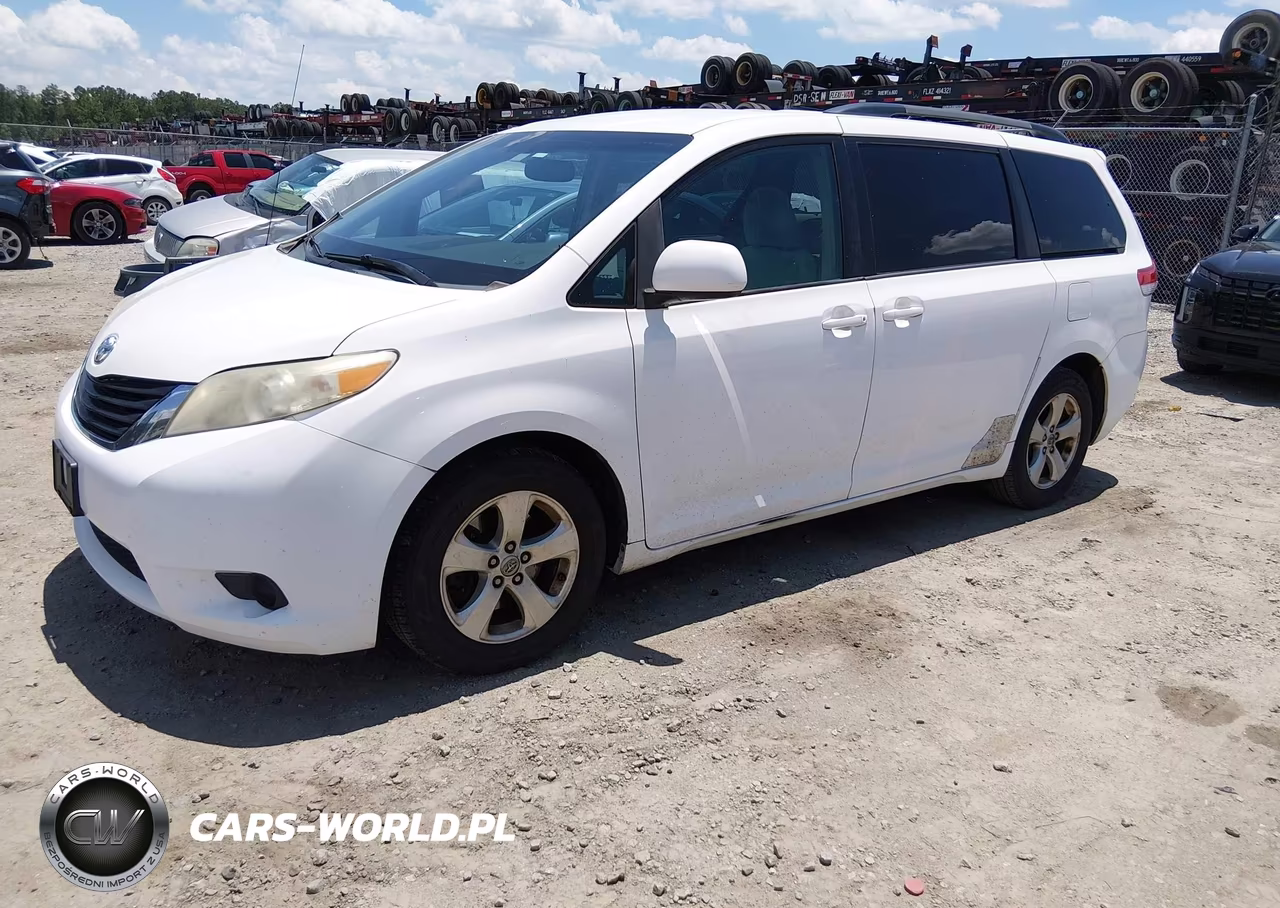 2013 Toyota Sienna Le V6 8 Passenger VIN:5TDKK3DC4DS403720 - 2