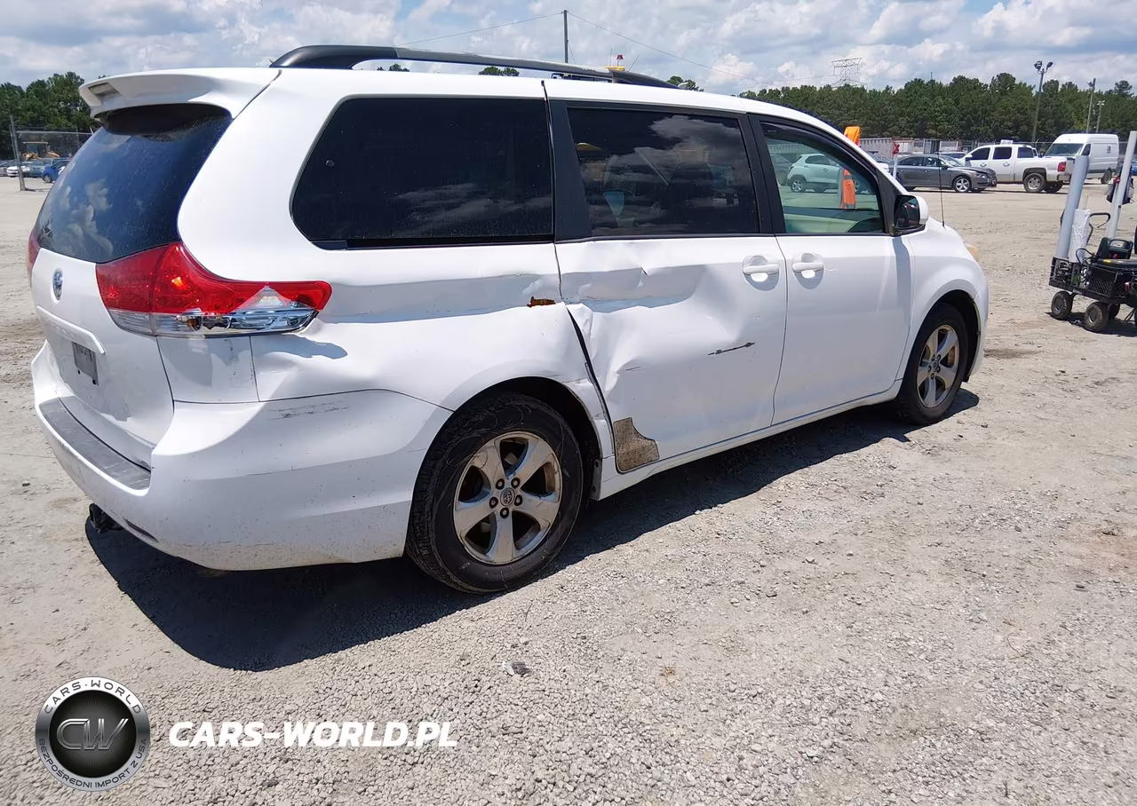 2013 Toyota Sienna Le V6 8 Passenger VIN:5TDKK3DC4DS403720 - 4