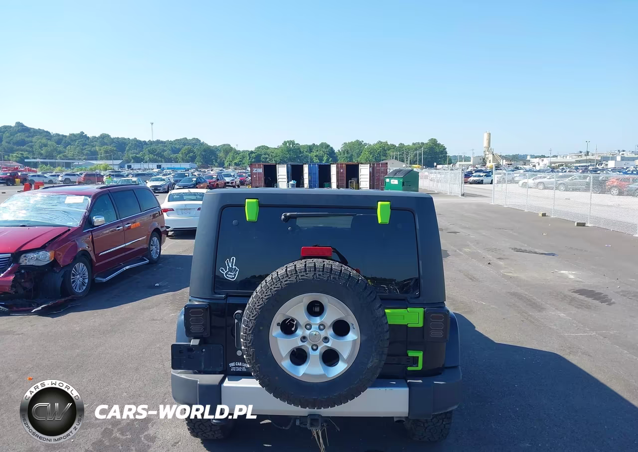 2014 Jeep Wrangler Unlimited Sahara VIN:1C4BJWEGXEL121607 - 16