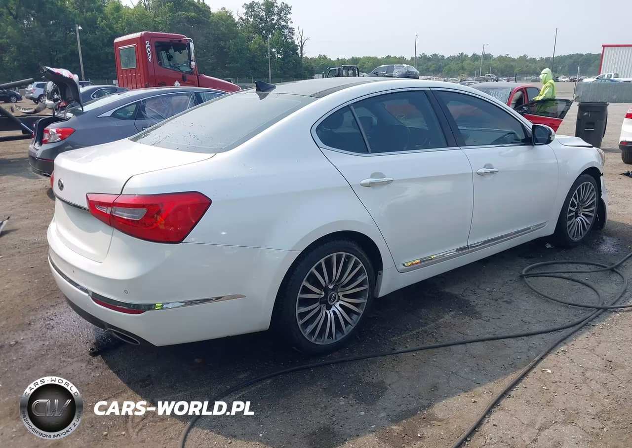 2015 Kia Cadenza Premium VIN:KNALN4D78F5182147 - 4