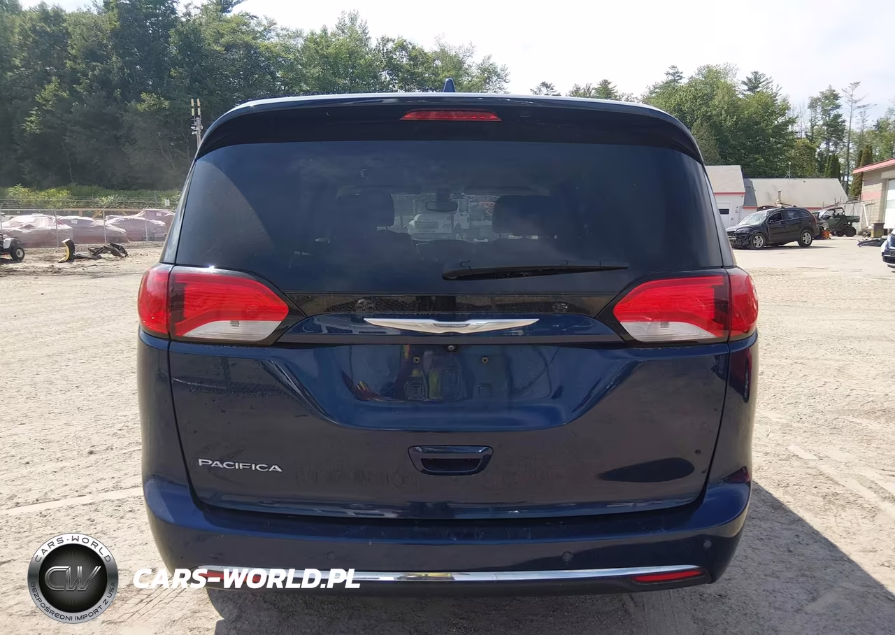 2017 Chrysler Pacifica Touring-L Plus VIN:2C4RC1EG8HR556004 - 16