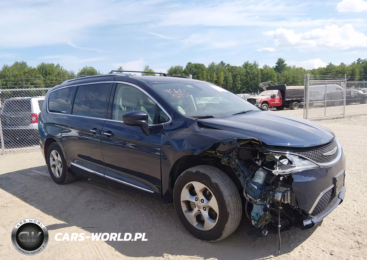 2017 Chrysler Pacifica Touring-L Plus VIN:2C4RC1EG8HR556004 - 17