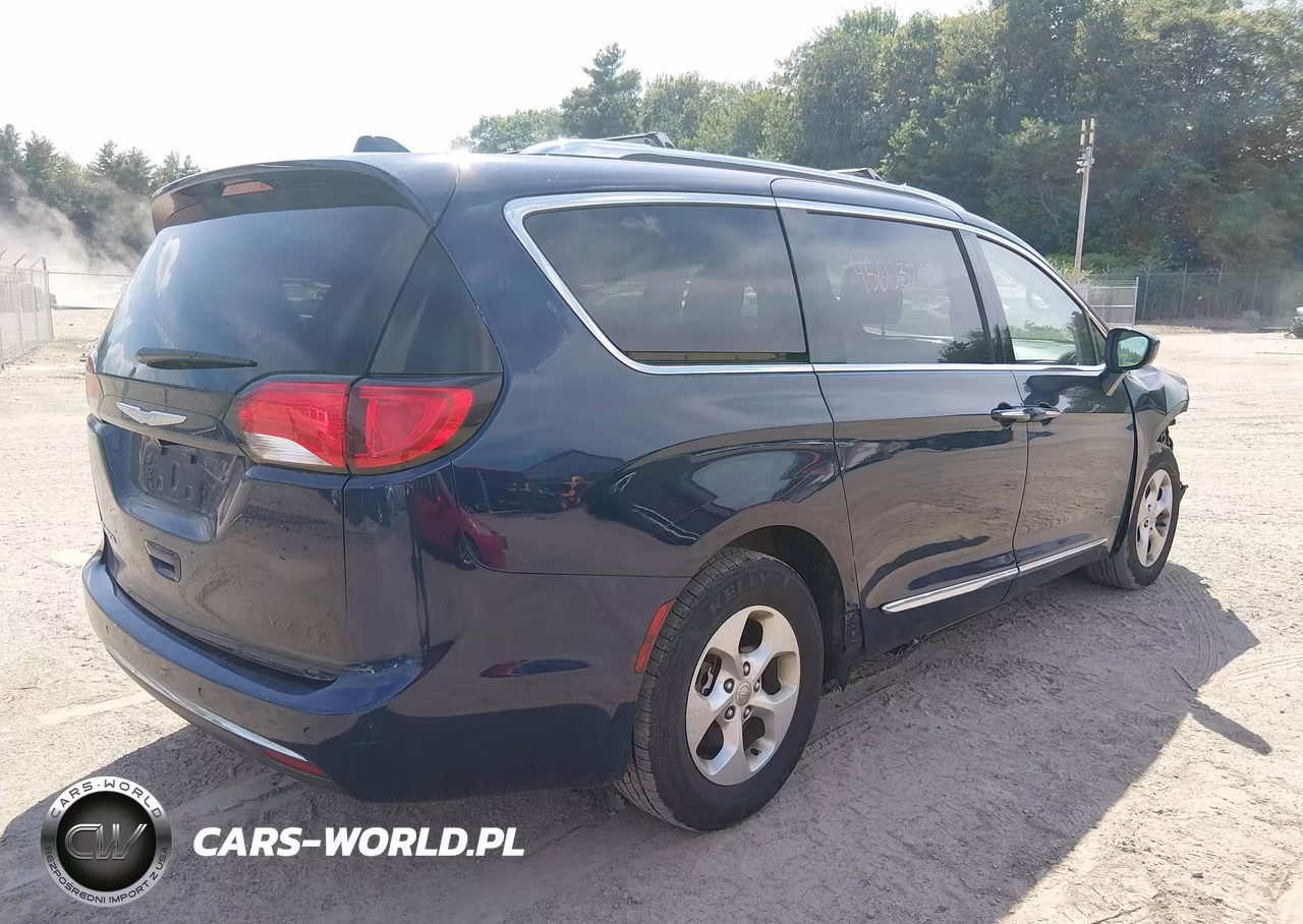 2017 Chrysler Pacifica Touring-L Plus VIN:2C4RC1EG8HR556004 - 4