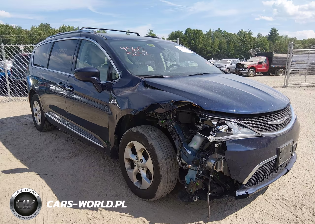 2017 Chrysler Pacifica Touring-L Plus VIN:2C4RC1EG8HR556004 - 6