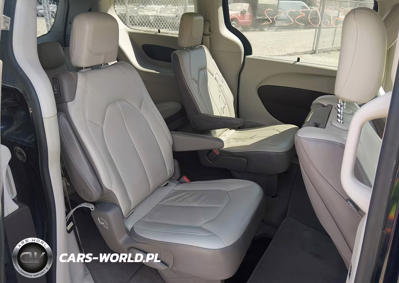 2017 Chrysler Pacifica Touring-L Plus VIN:2C4RC1EG8HR556004 - 8