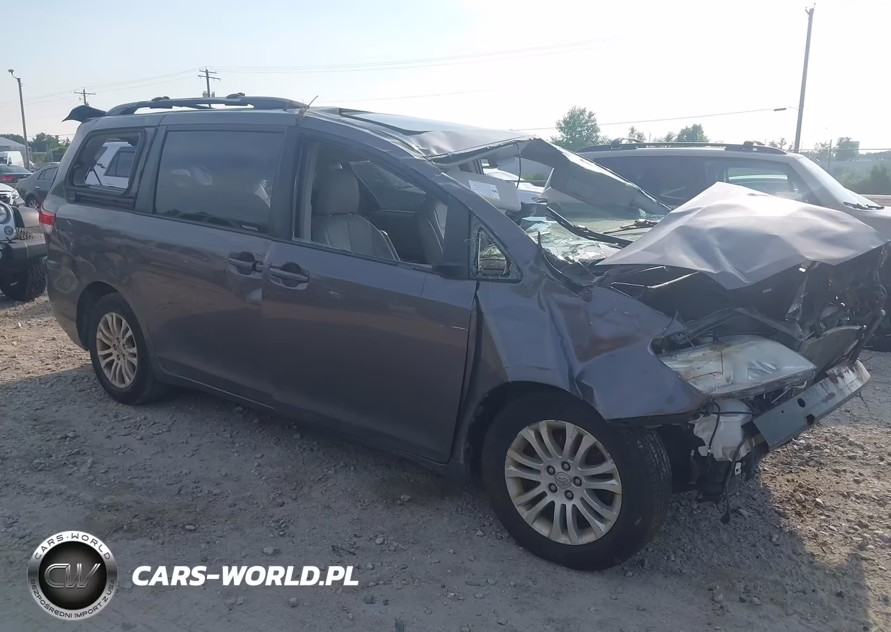 2013 Toyota Sienna Xle V6 8 Passenger