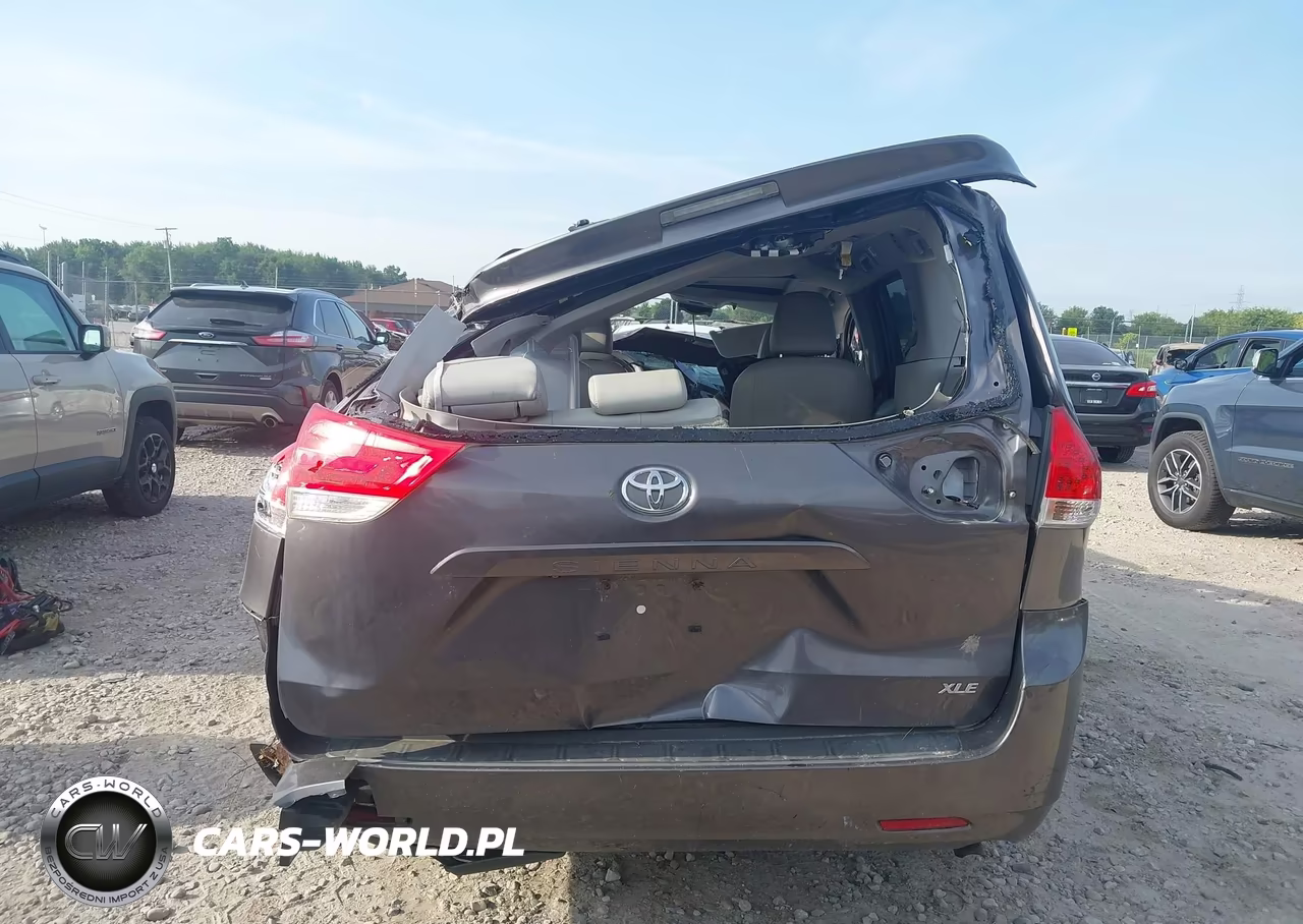 2013 Toyota Sienna Xle V6 8 Passenger VIN:5TDYK3DC8DS360915 - 17
