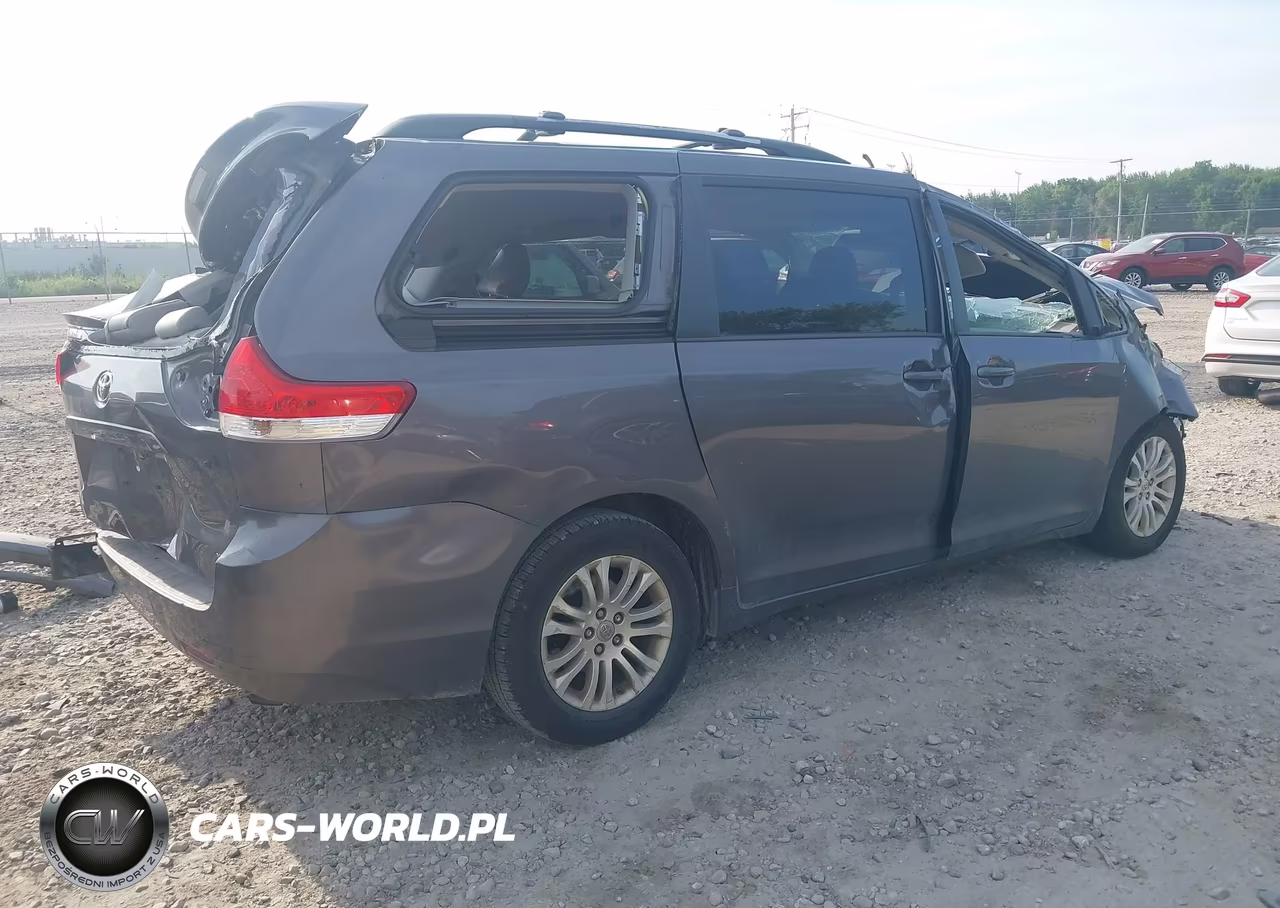 2013 Toyota Sienna Xle V6 8 Passenger VIN:5TDYK3DC8DS360915 - 4