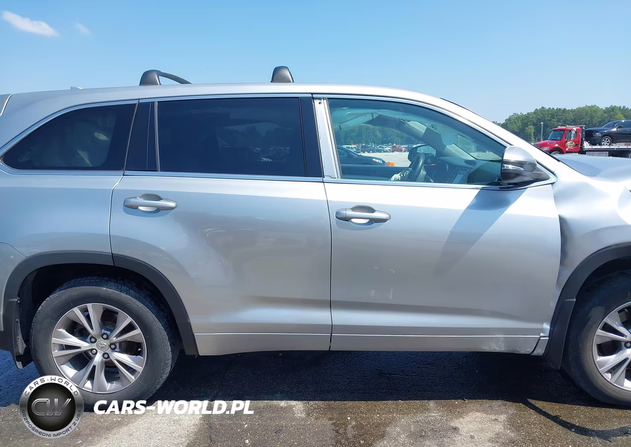 2015 Toyota Highlander Le Plus V6 VIN:5TDBKRFHXFS180470 - 14