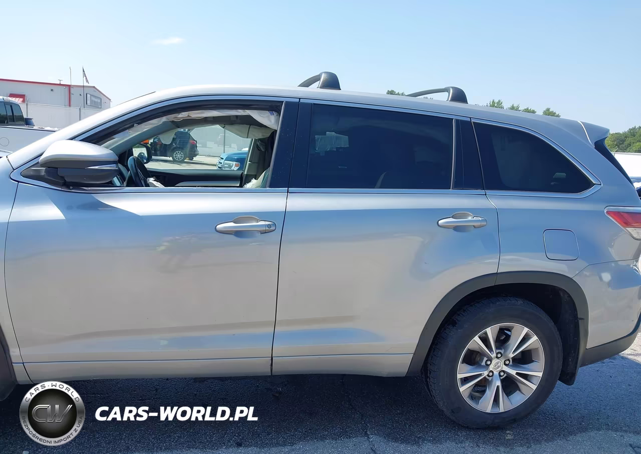 2015 Toyota Highlander Le Plus V6 VIN:5TDBKRFHXFS180470 - 15