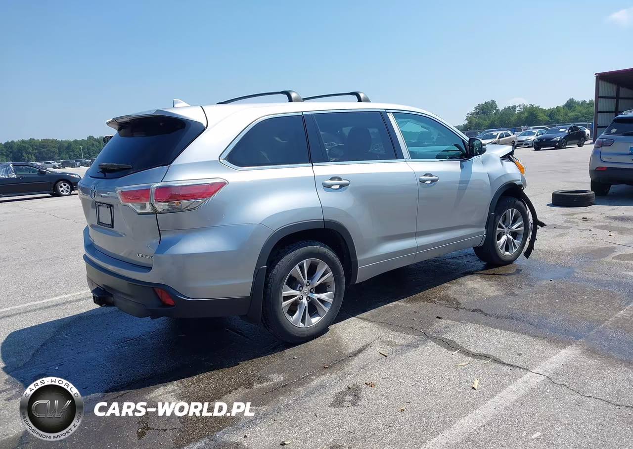 2015 Toyota Highlander Le Plus V6 VIN:5TDBKRFHXFS180470 - 4