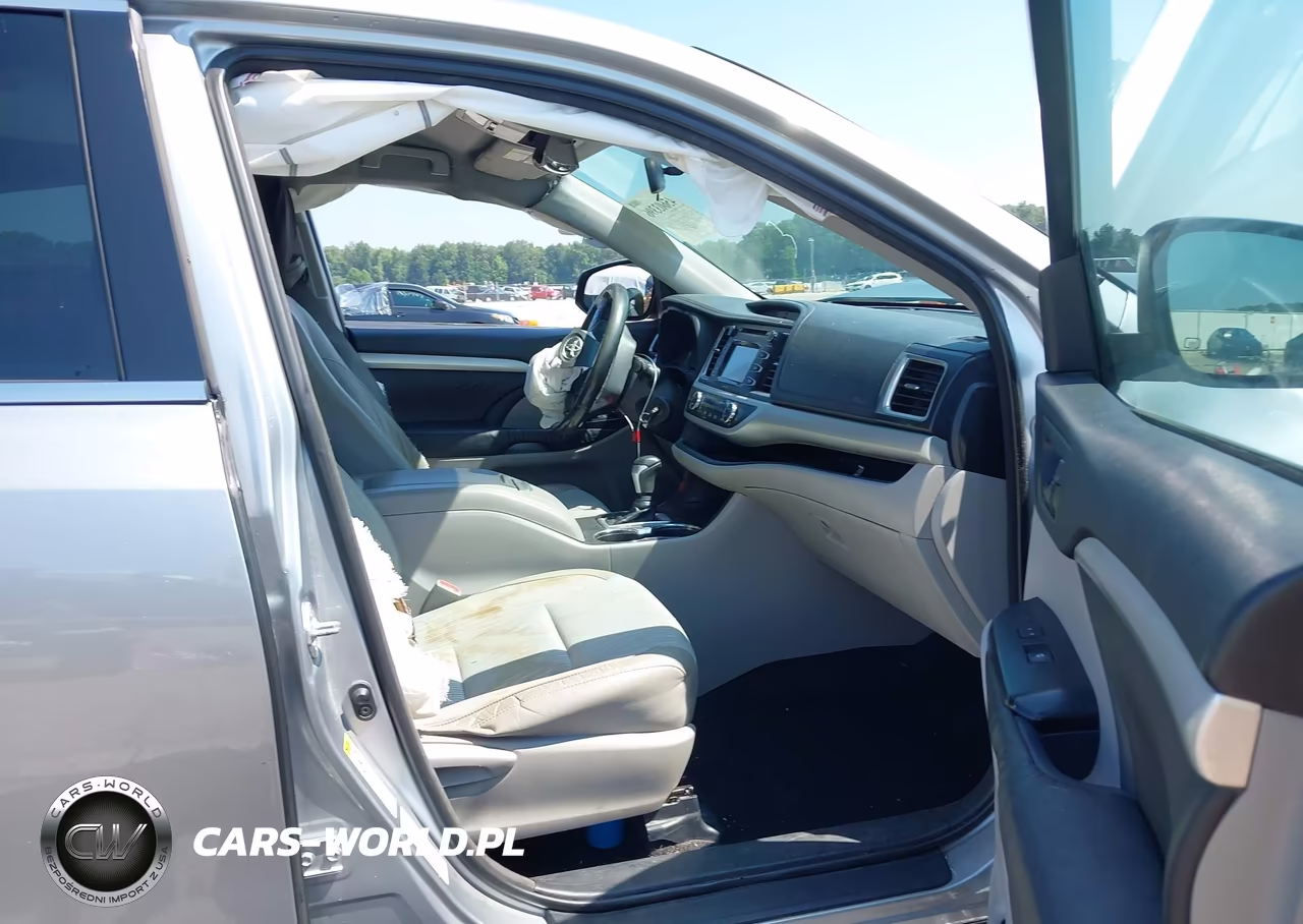 2015 Toyota Highlander Le Plus V6 VIN:5TDBKRFHXFS180470 - 5