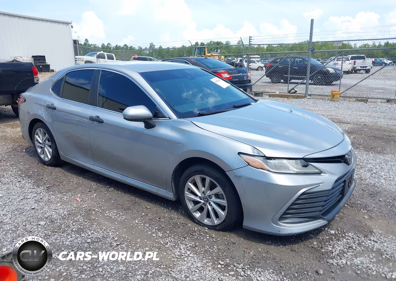 2021 Toyota Camry Le – zdjęcie 1 z 17