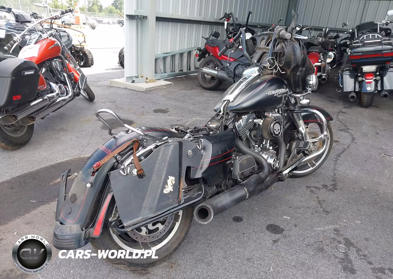 2015 Harley-Davidson Flhxs Street Glide Special VIN:1HD1KRM13FB606930 - 4