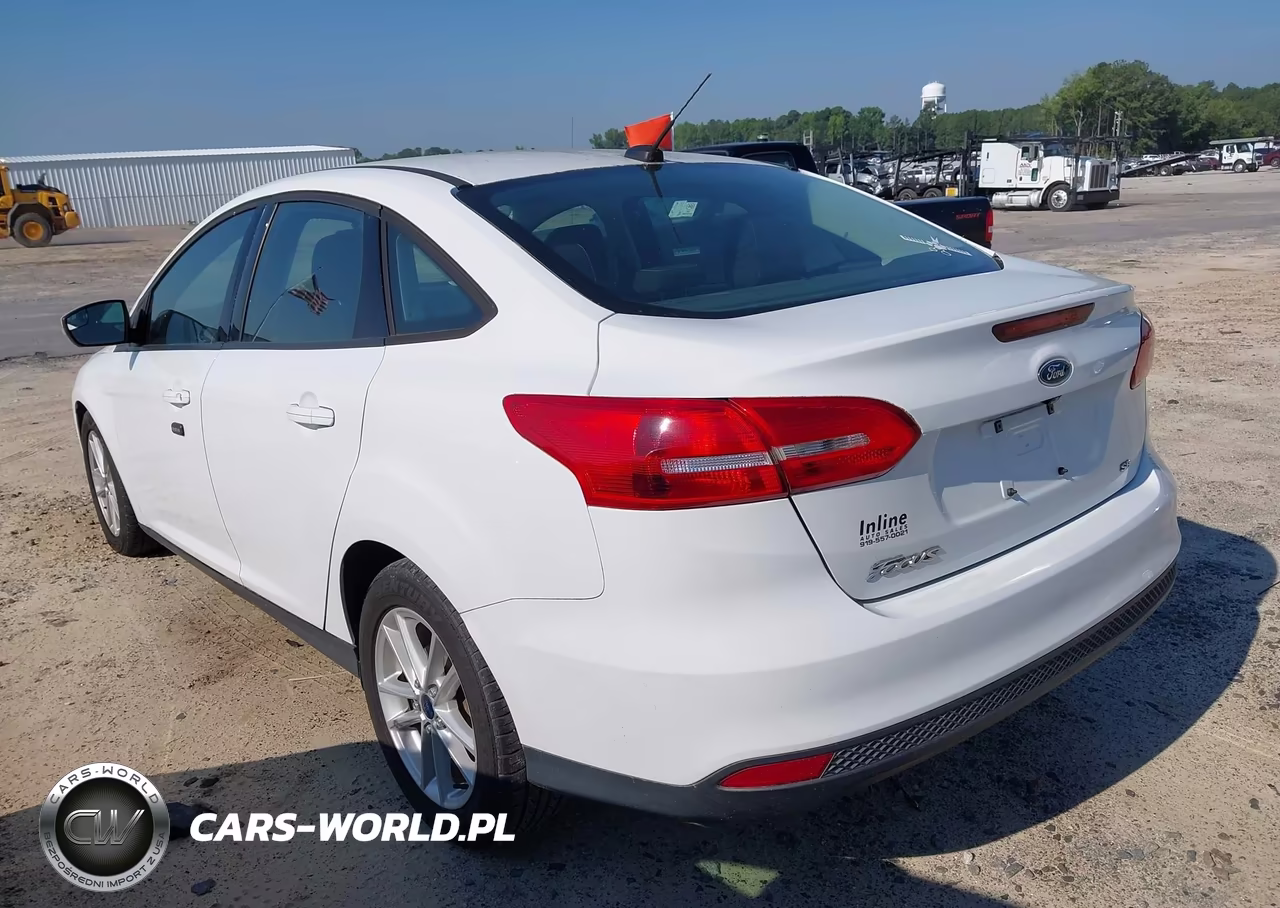 2015 Ford Focus Se VIN:1FADP3F25FL345903 - 3