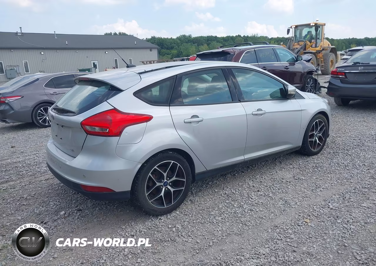 2017 Ford Focus Sel VIN:1FADP3M25HL203749 - 4