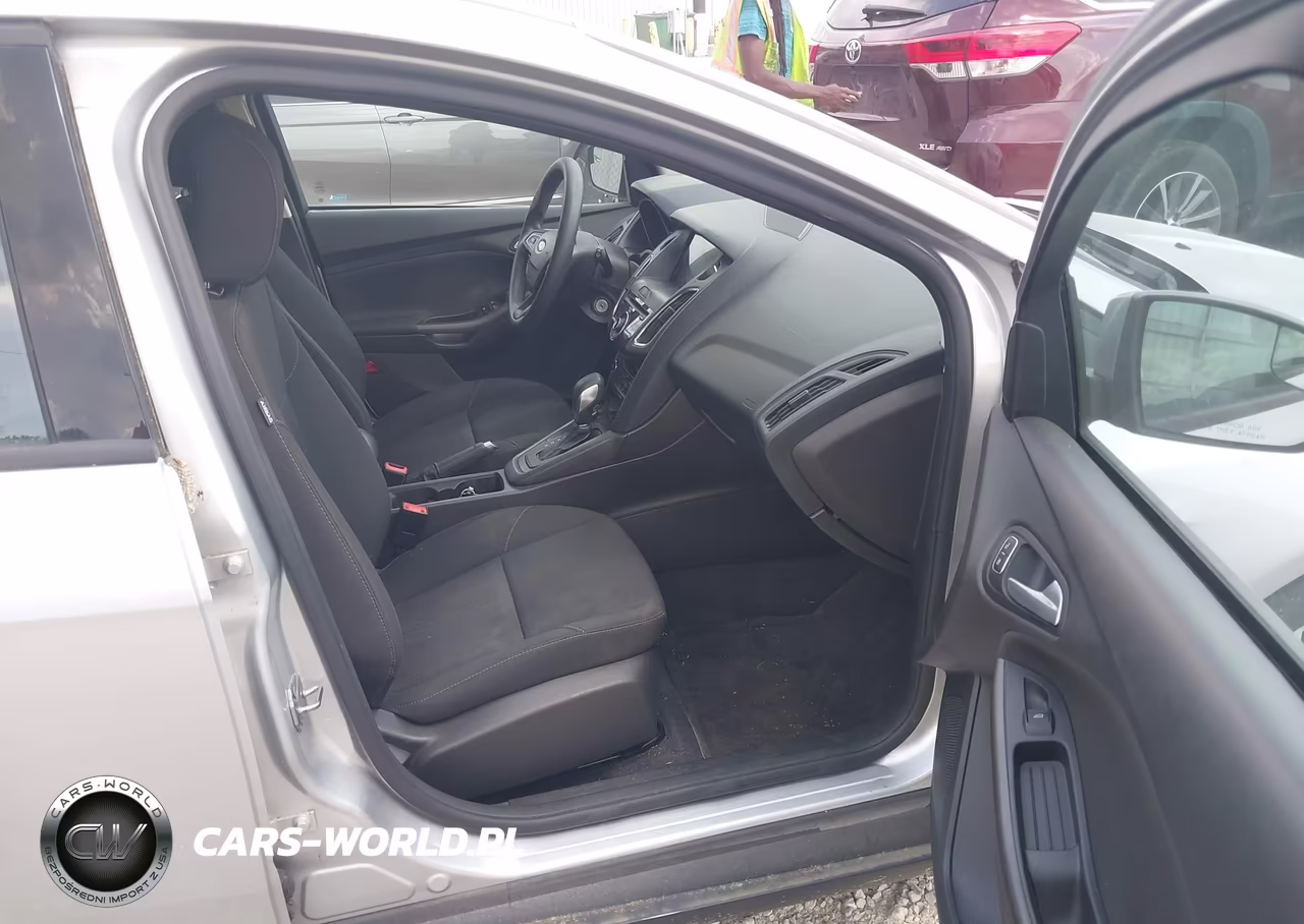 2017 Ford Focus Sel VIN:1FADP3M25HL203749 - 5