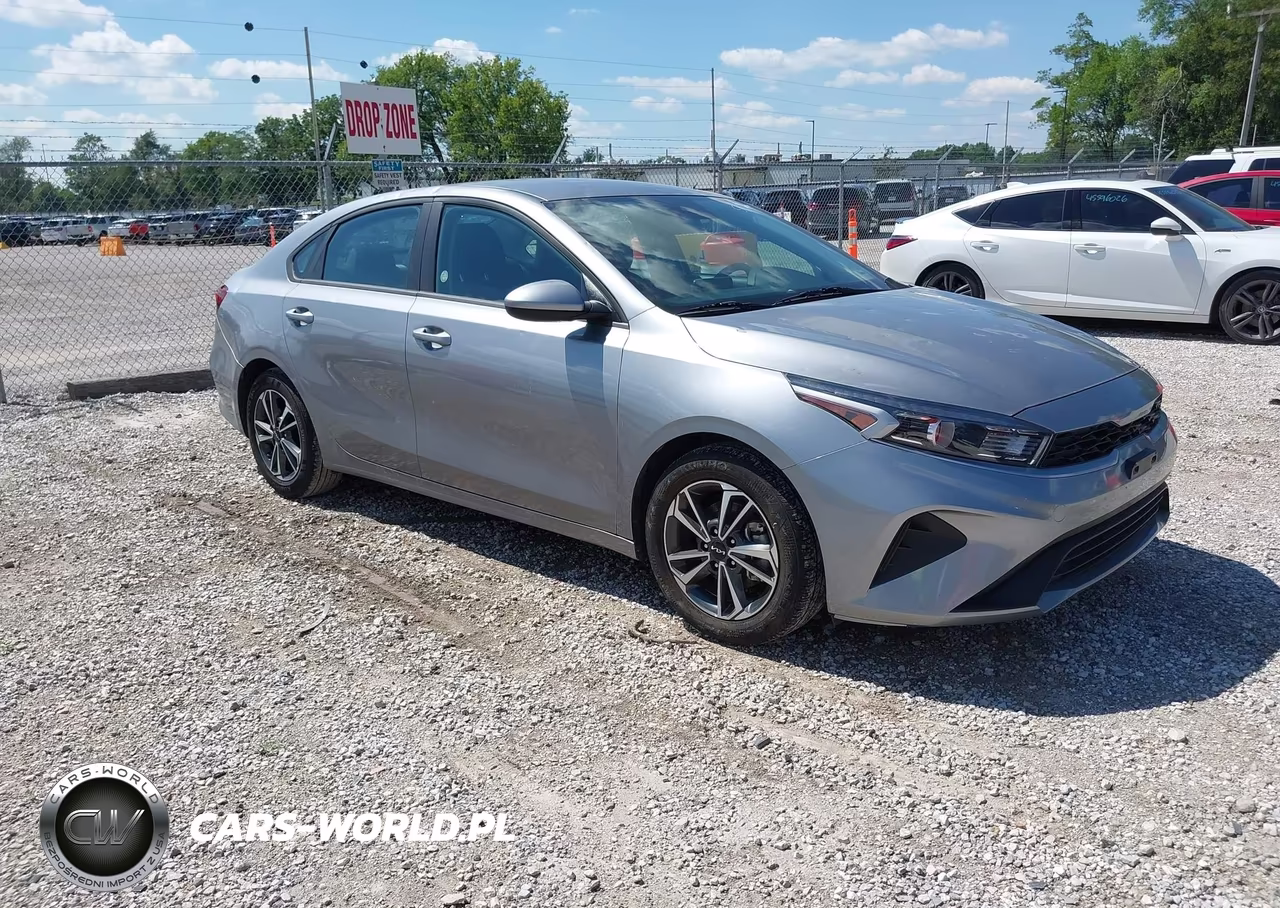 2024 Kia Forte Lxs – zdjęcie 1 z 16