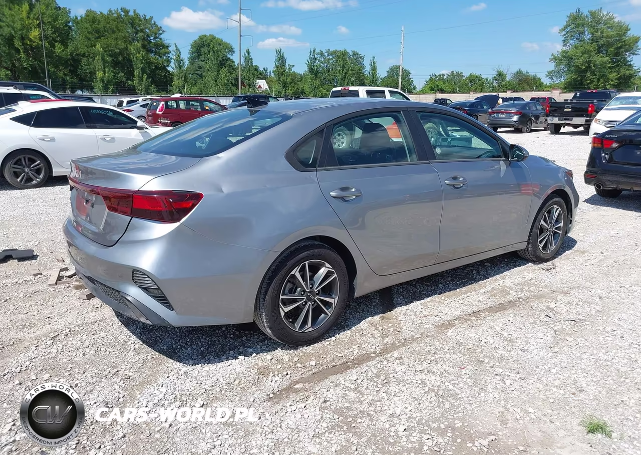 2024 Kia Forte Lxs VIN:3KPF24ADXRE786942 - 4