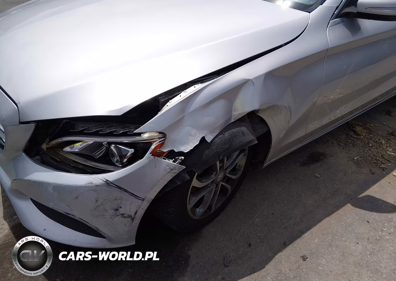 2015 Mercedes-Benz C 300 4Matic VIN:55SWF4KB9FU026183 - 18