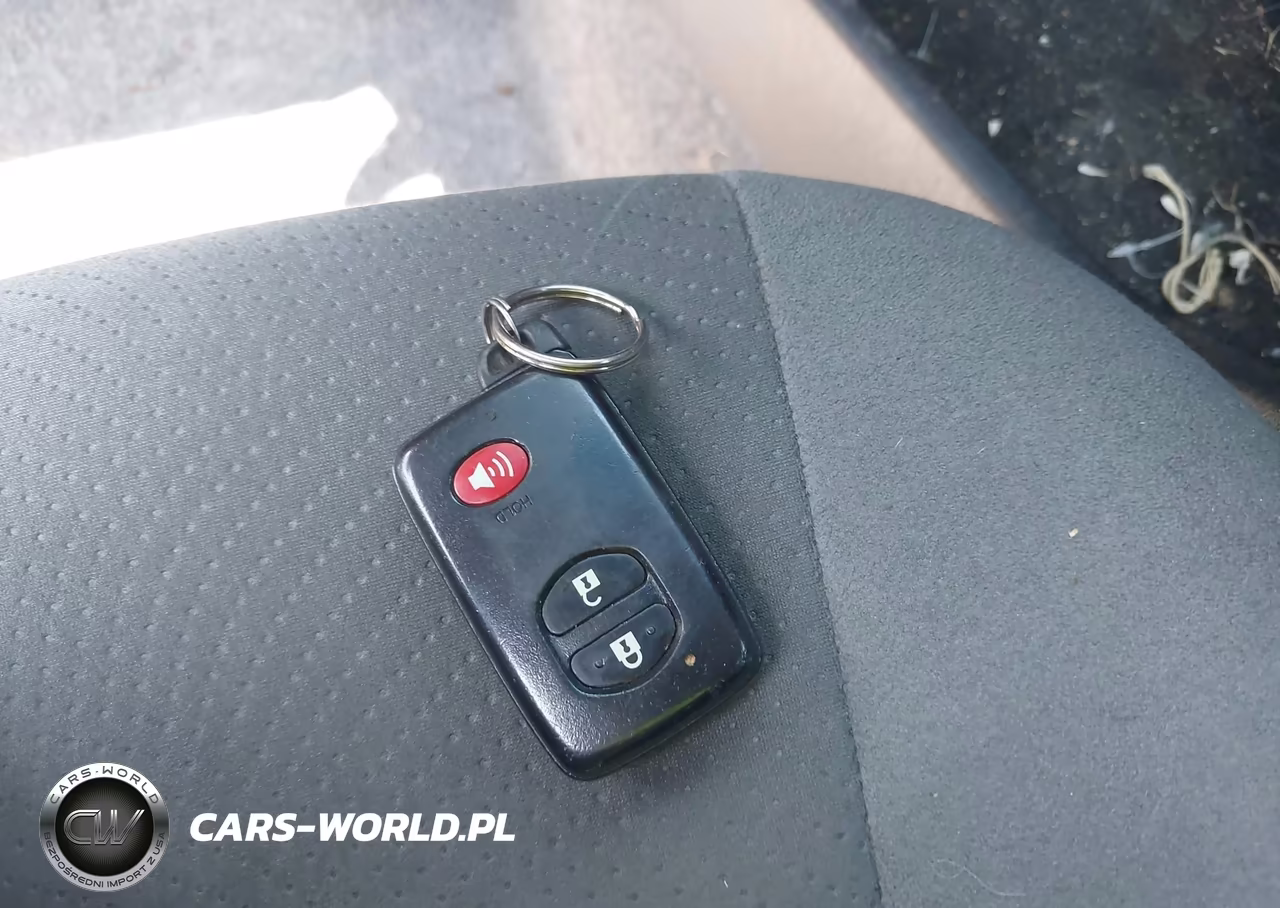 2012 Toyota Prius Three VIN:JTDKN3DU8C0333964 - 11