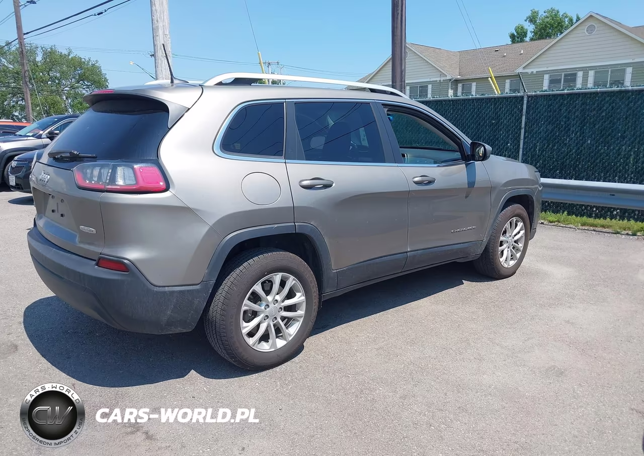 2019 Jeep Cherokee Latitude 4X4 VIN:1C4PJMCB9KD449477 - 4