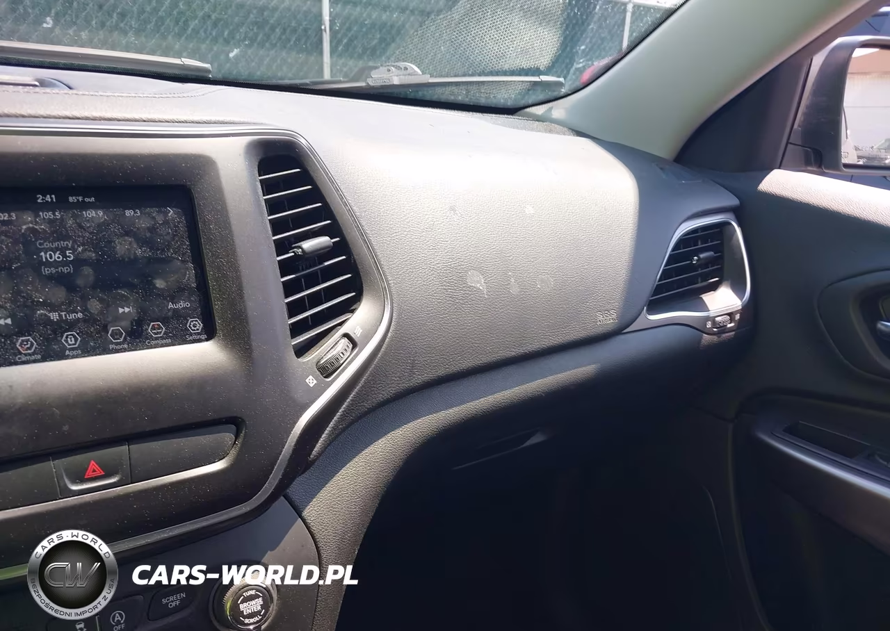 2019 Jeep Cherokee Latitude 4X4 VIN:1C4PJMCB9KD449477 - 6