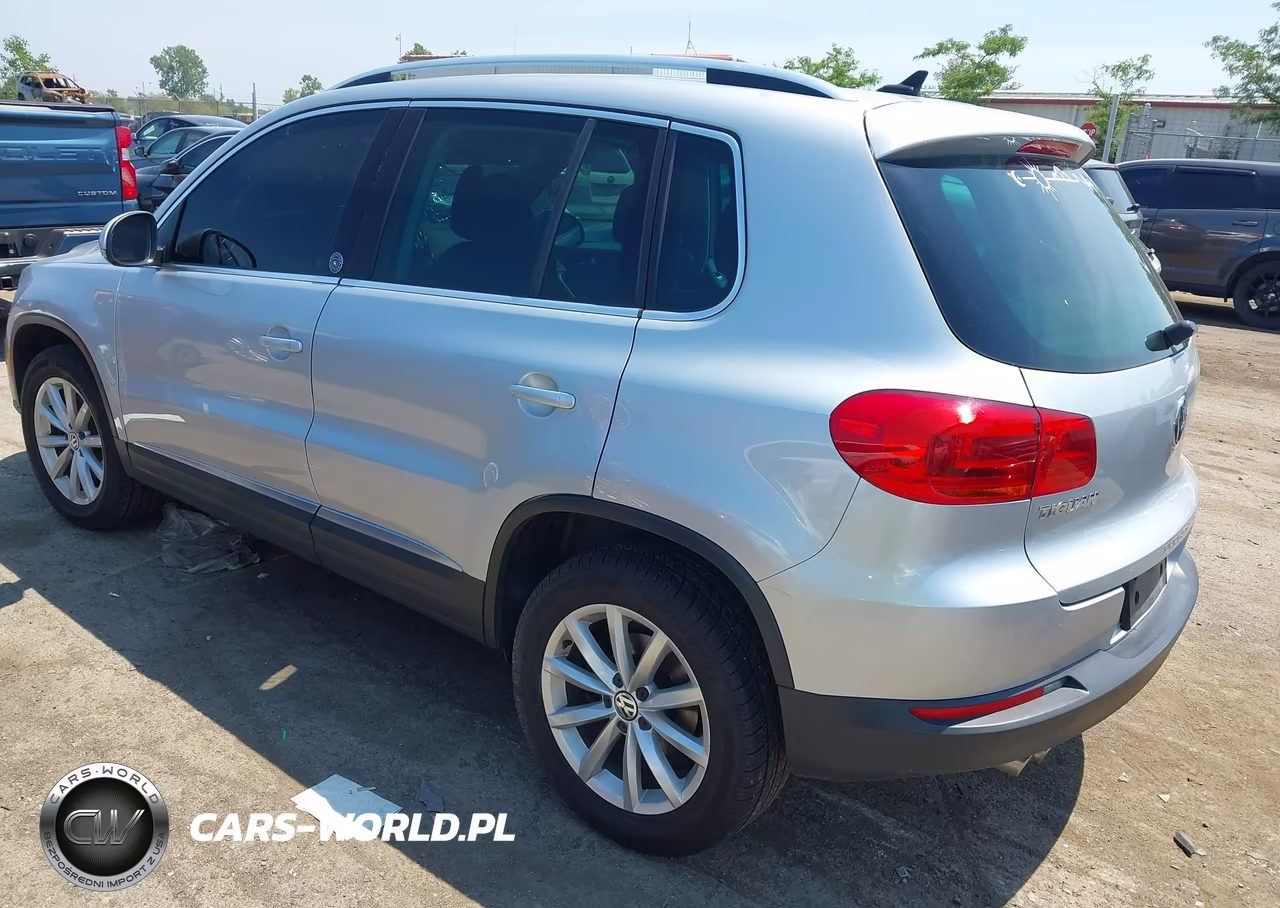2017 Volkswagen Tiguan 2.0T Wolfsburg Edition VIN:WVGSV7AX3HK019040 - 3