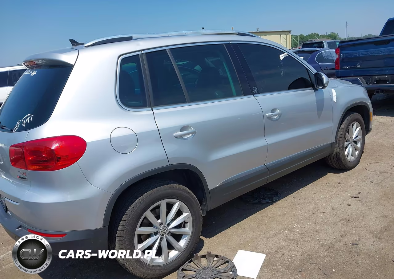 2017 Volkswagen Tiguan 2.0T Wolfsburg Edition VIN:WVGSV7AX3HK019040 - 4