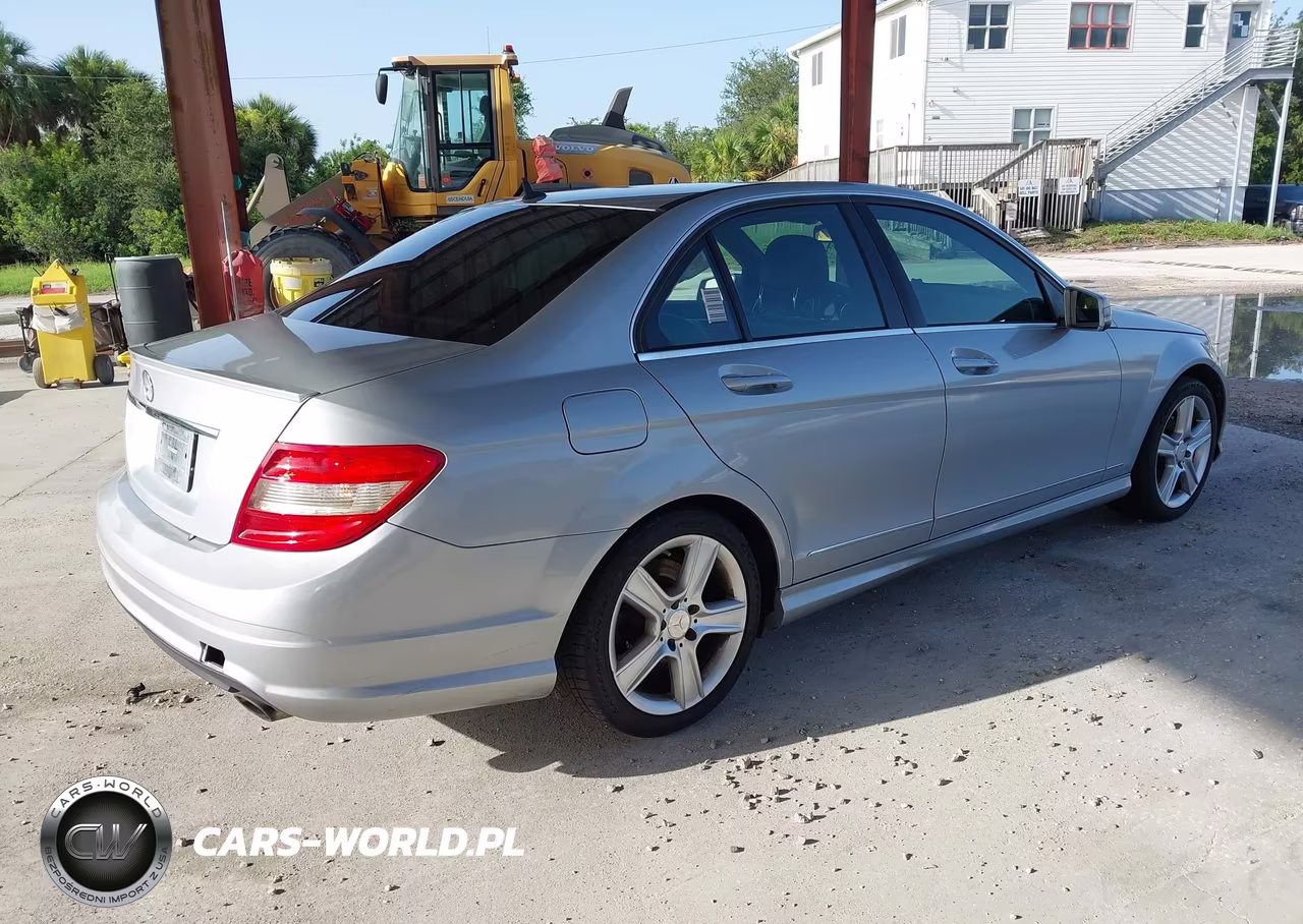 2010 Mercedes-Benz C 300 Sport VIN:WDDGF5EB6AF381040 - 4