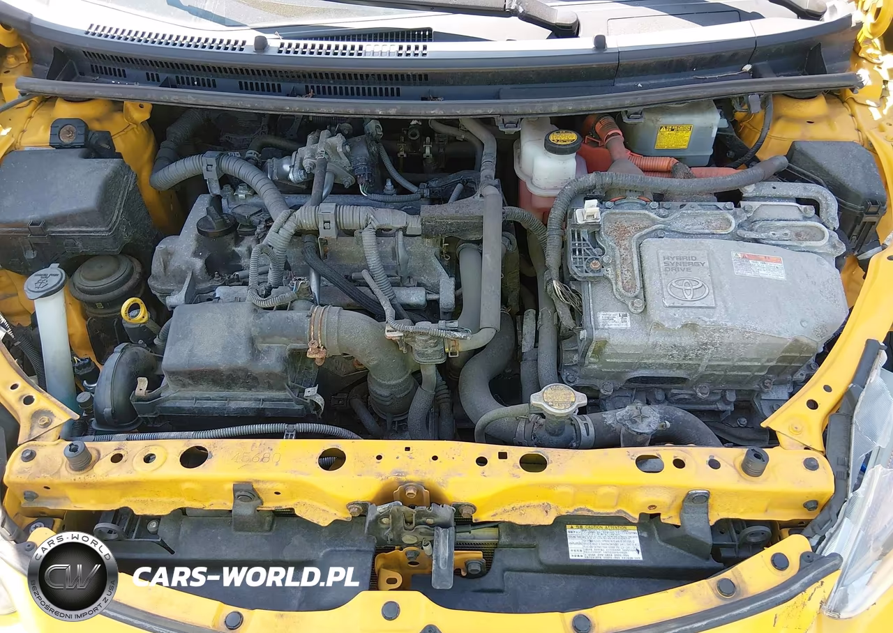2015 Toyota Prius C Two VIN:JTDKDTB31F1098111 - 10