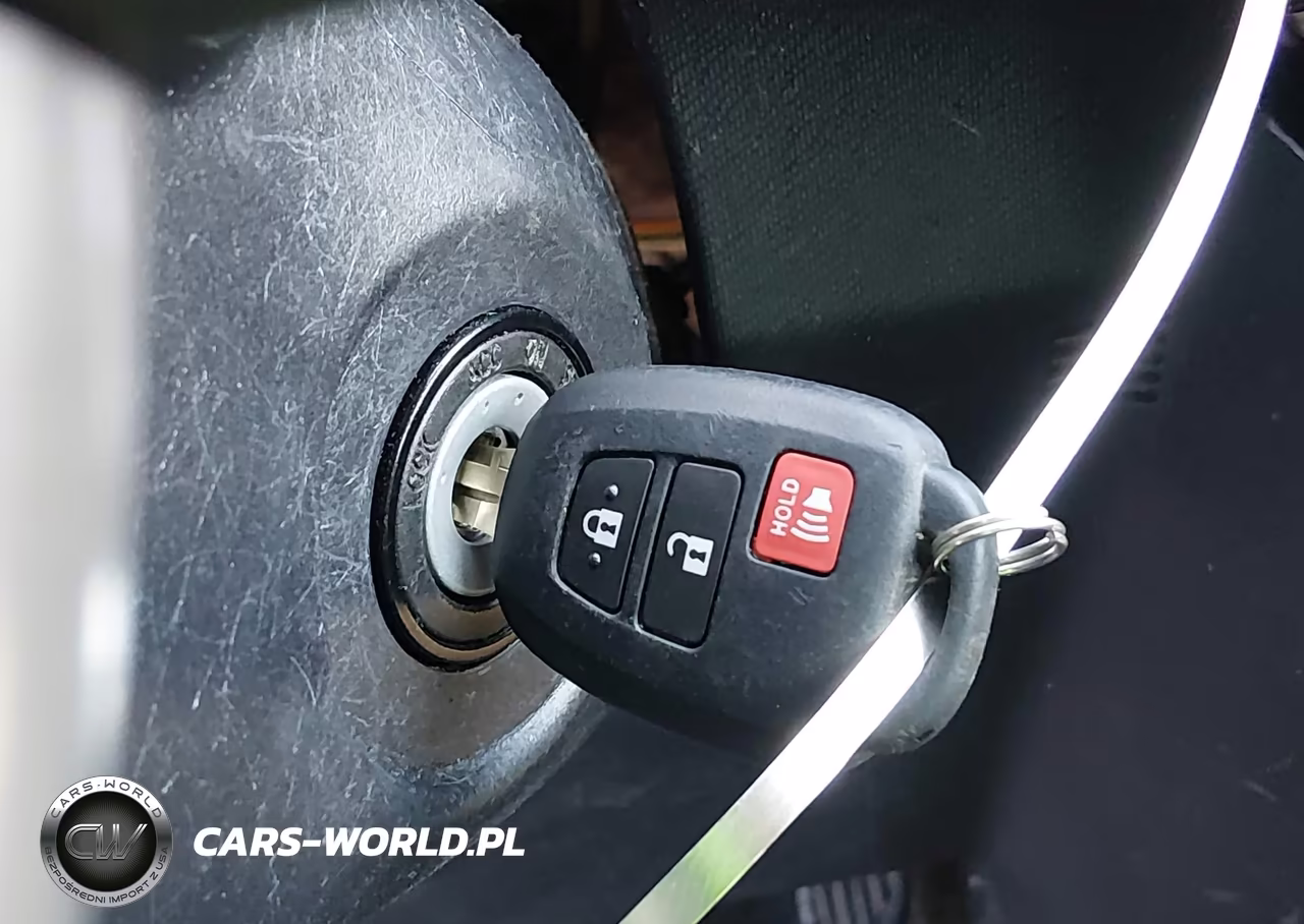 2015 Toyota Prius C Two VIN:JTDKDTB31F1098111 - 11