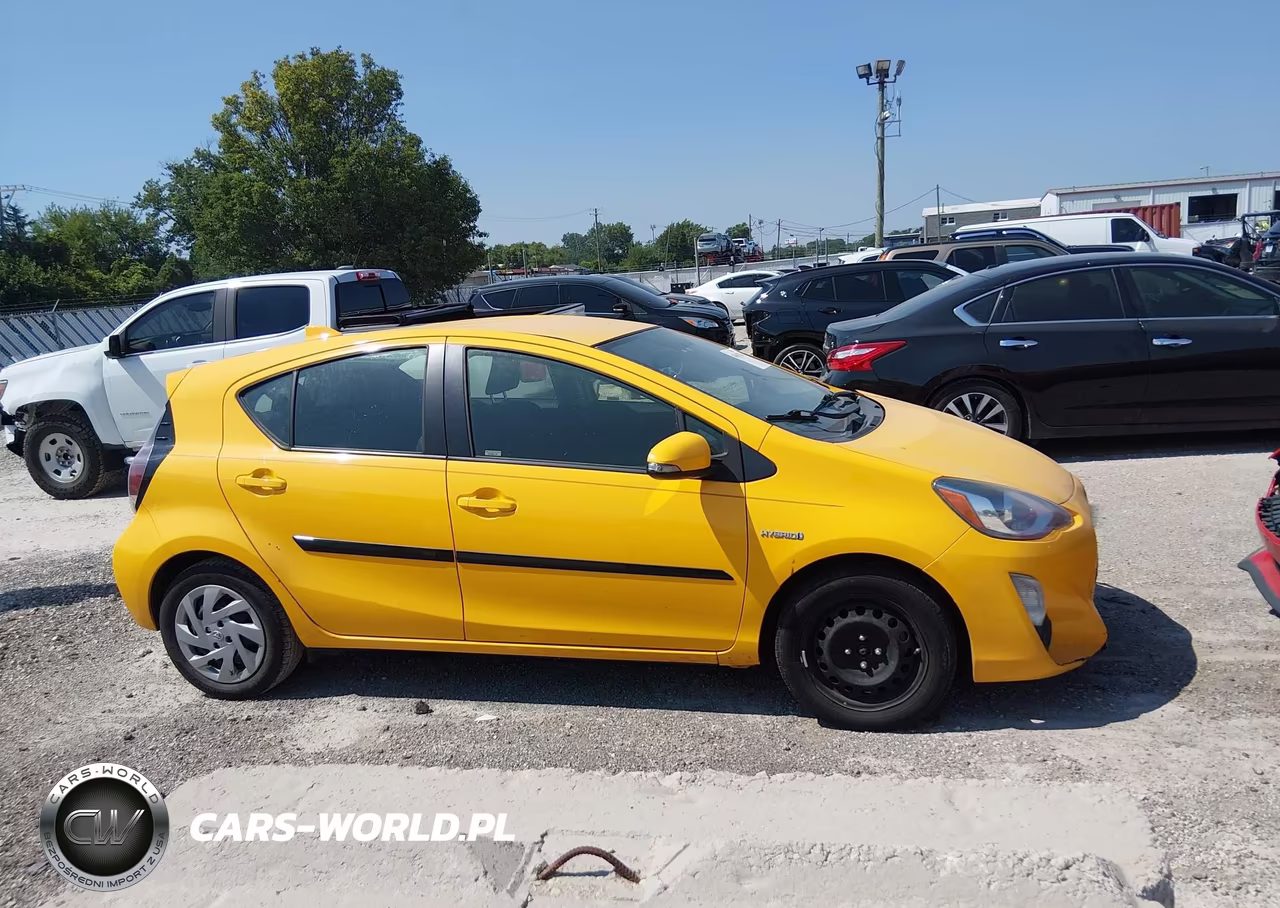 2015 Toyota Prius C Two VIN:JTDKDTB31F1098111 - 13