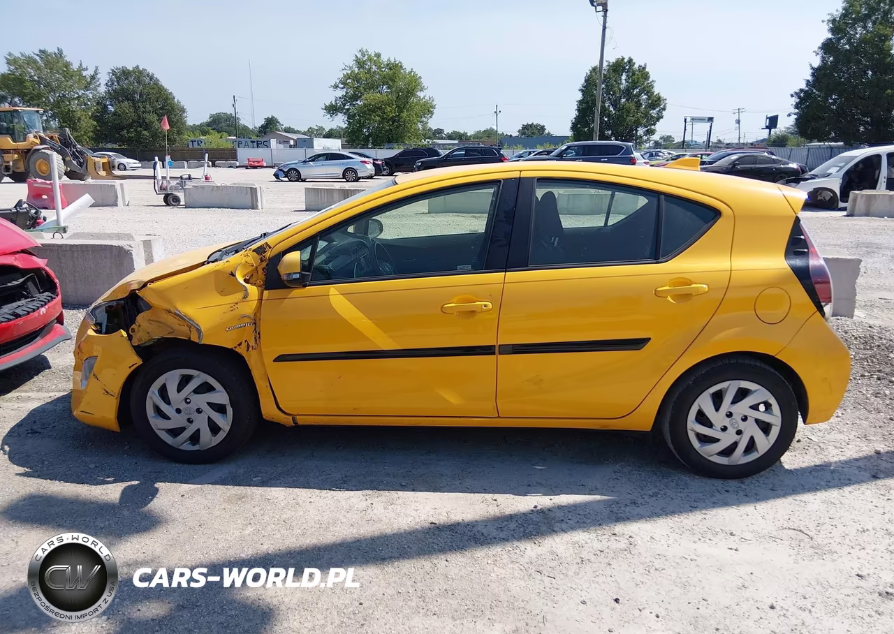 2015 Toyota Prius C Two VIN:JTDKDTB31F1098111 - 14