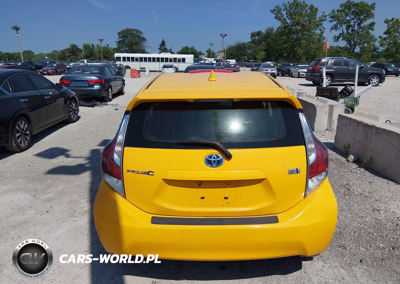 2015 Toyota Prius C Two VIN:JTDKDTB31F1098111 - 16