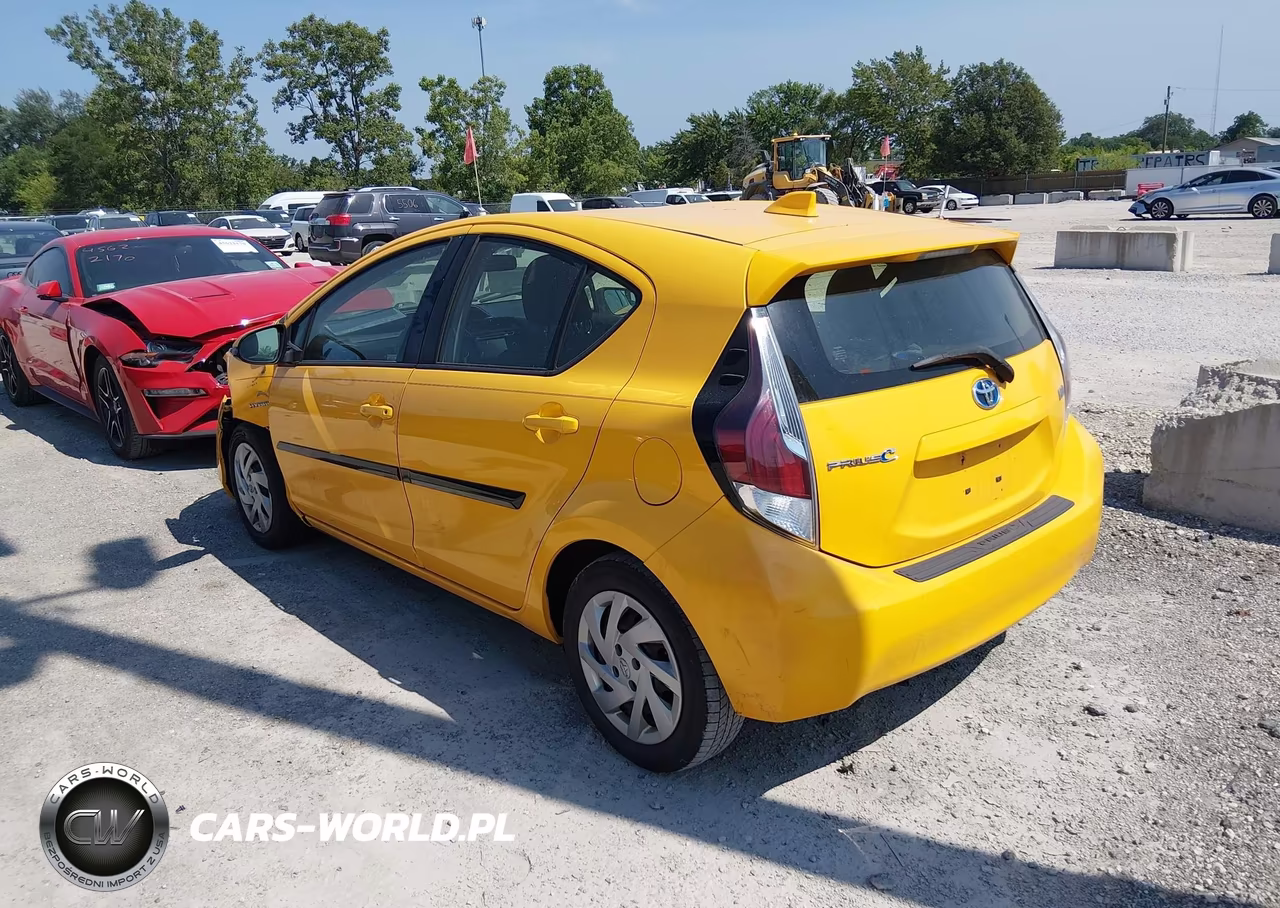 2015 Toyota Prius C Two VIN:JTDKDTB31F1098111 - 3