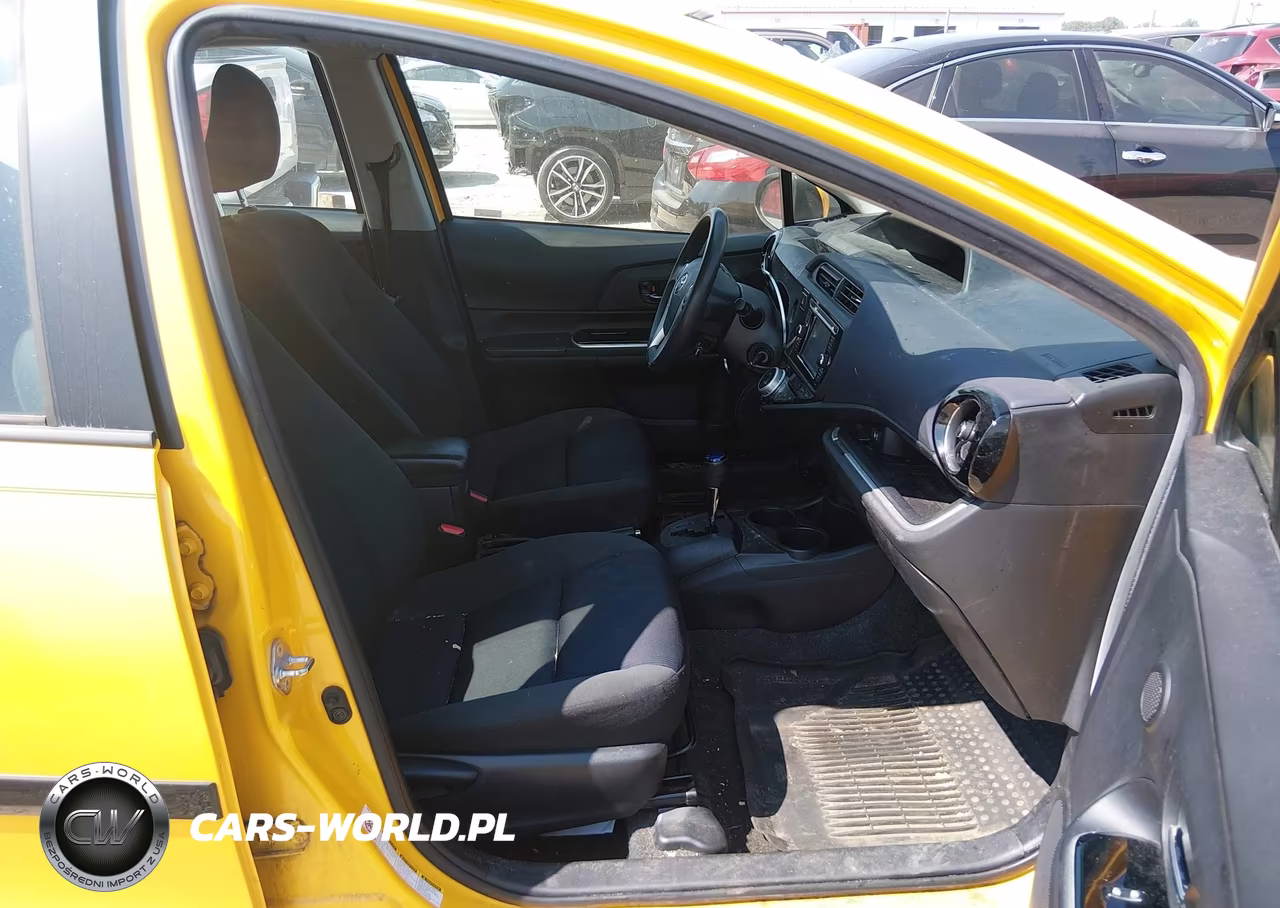 2015 Toyota Prius C Two VIN:JTDKDTB31F1098111 - 5