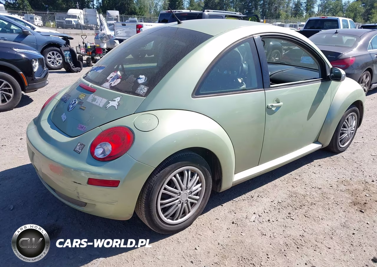 2010 Volkswagen New Beetle 2.5L VIN:3VWPG3AG3AM010203 - 4