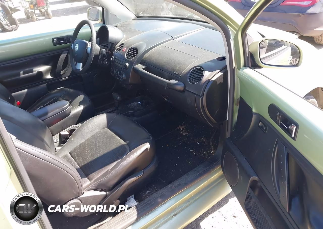 2010 Volkswagen New Beetle 2.5L VIN:3VWPG3AG3AM010203 - 5