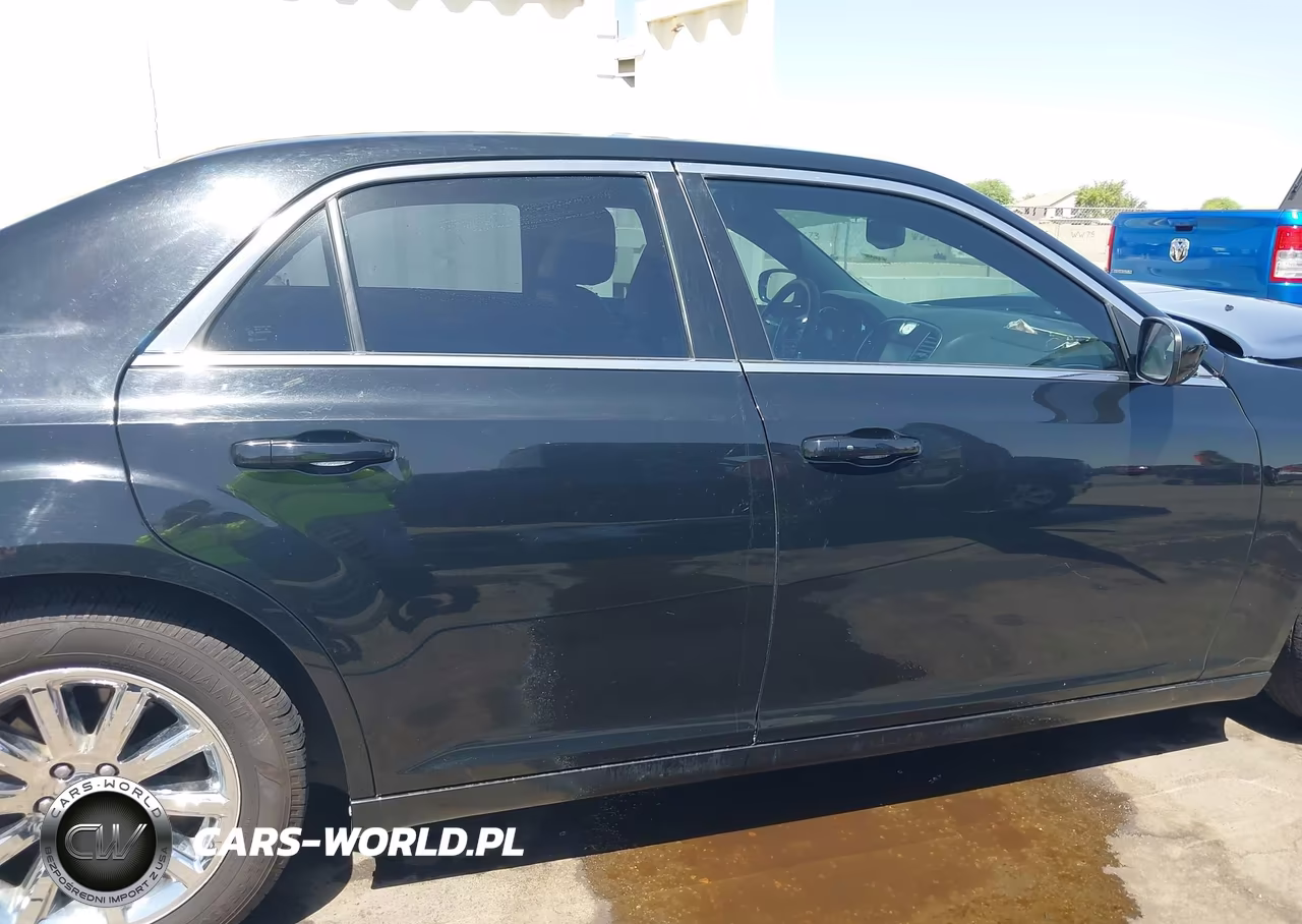 2013 Chrysler 300 Motown VIN:2C3CCAAG2DH577477 - 13