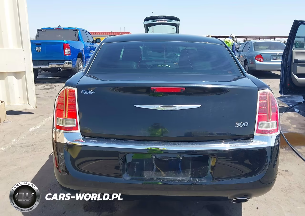 2013 Chrysler 300 Motown VIN:2C3CCAAG2DH577477 - 16
