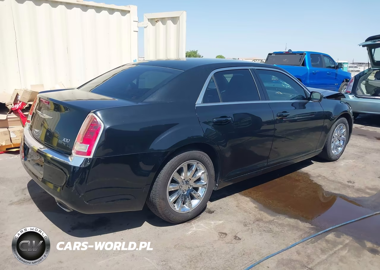 2013 Chrysler 300 Motown VIN:2C3CCAAG2DH577477 - 4