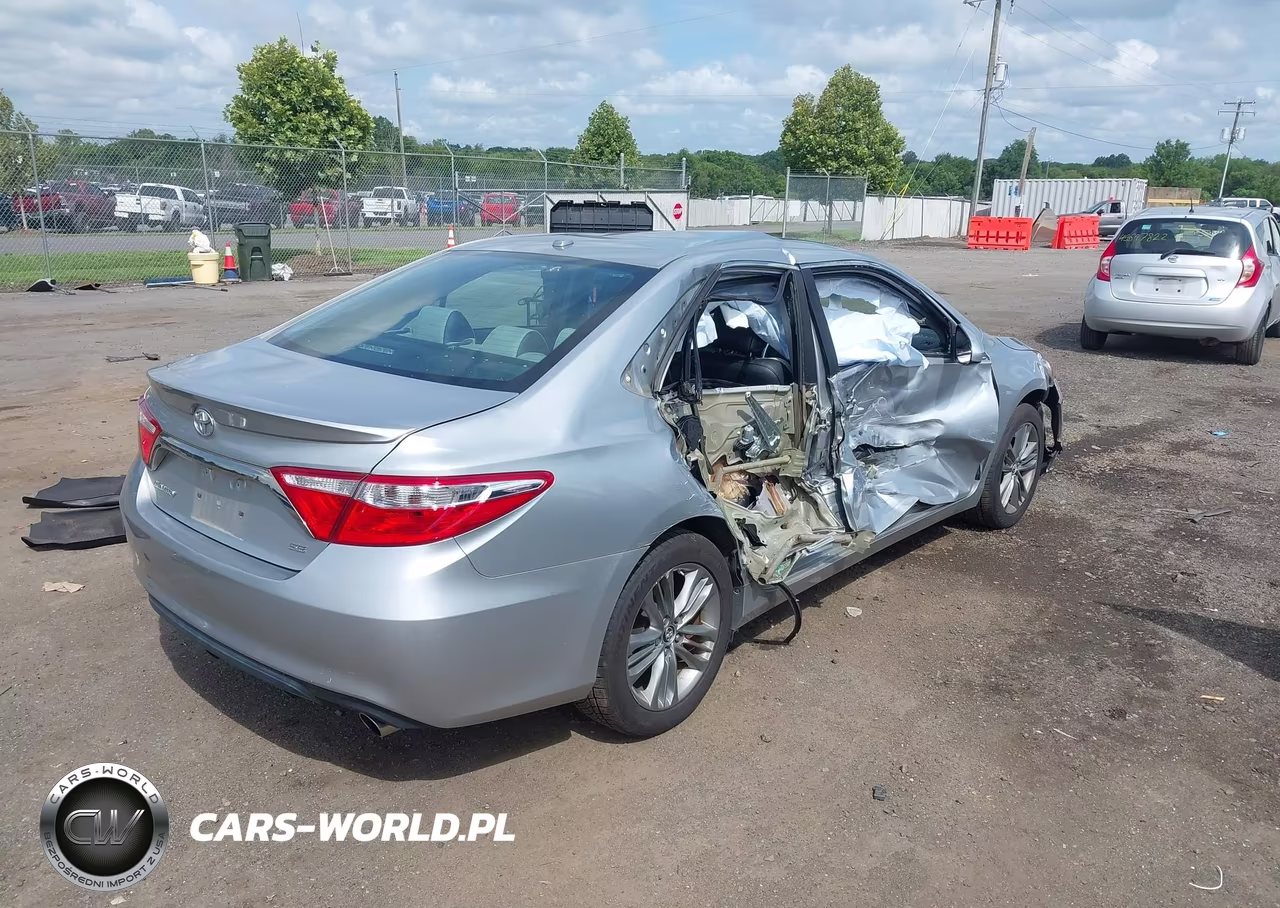 2015 Toyota Camry Se VIN:4T1BF1FK3FU489092 - 4