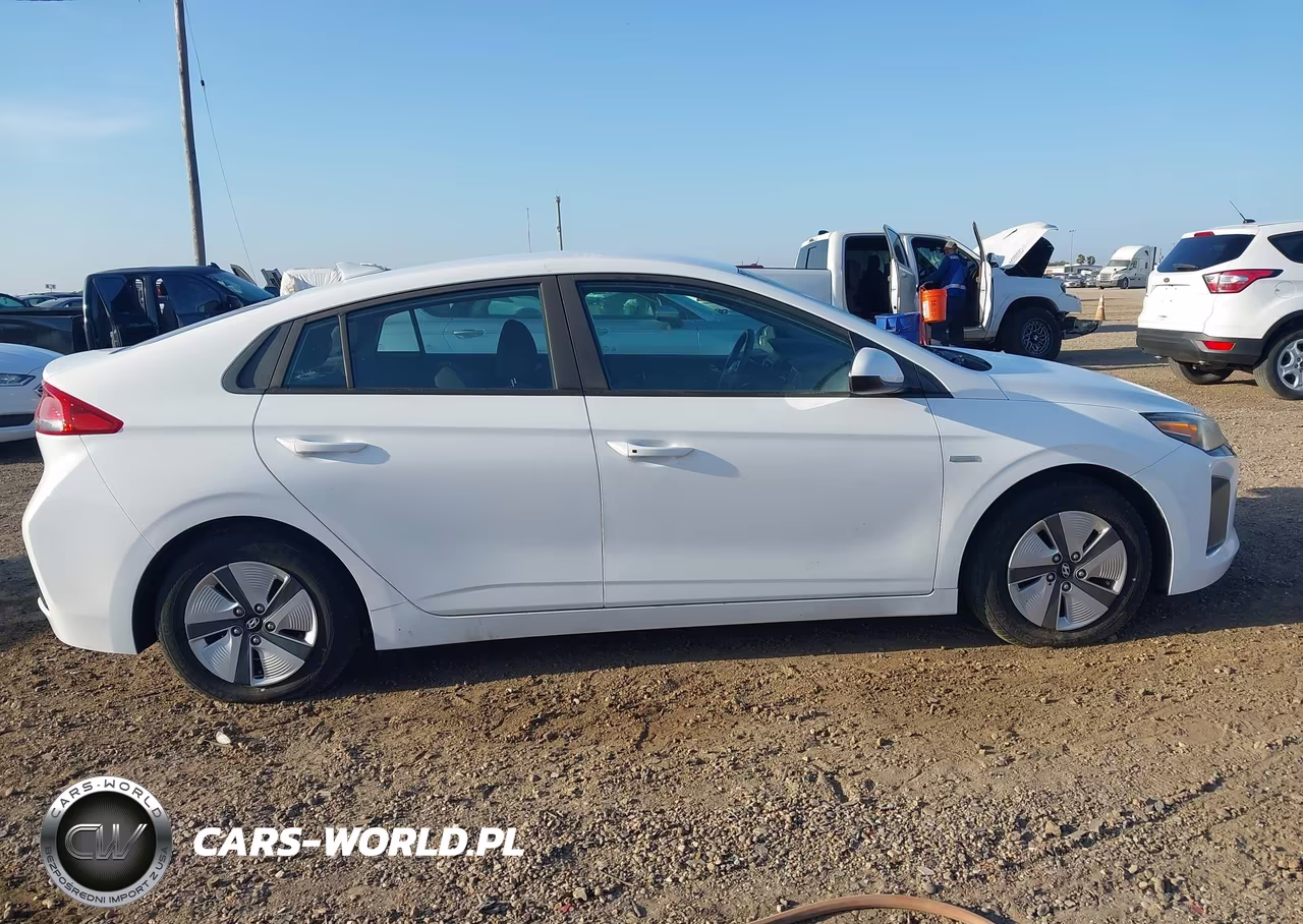 2018 Hyundai Ioniq Hybrid Blue VIN:KMHC65LC9JU075753 - 13