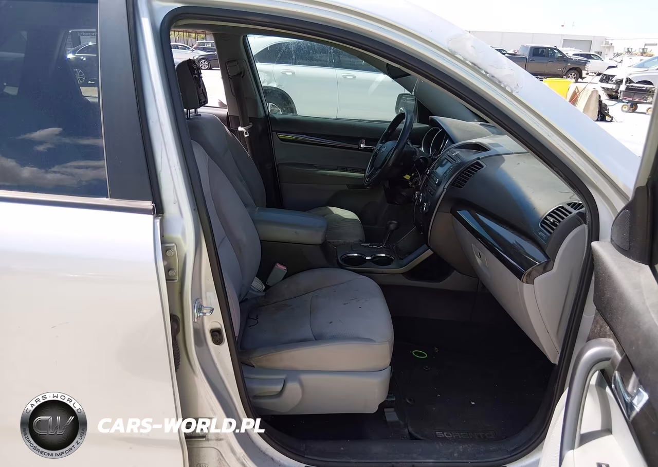 2013 Kia Sorento Lx VIN:5XYKT3A64DG380822 - 5
