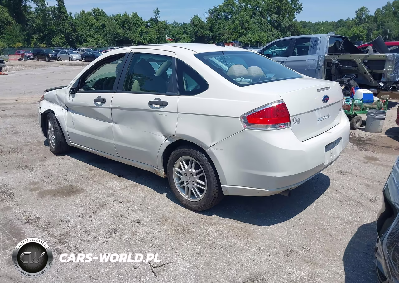 2010 Ford Focus Se VIN:1FAHP3FN5AW256092 - 3