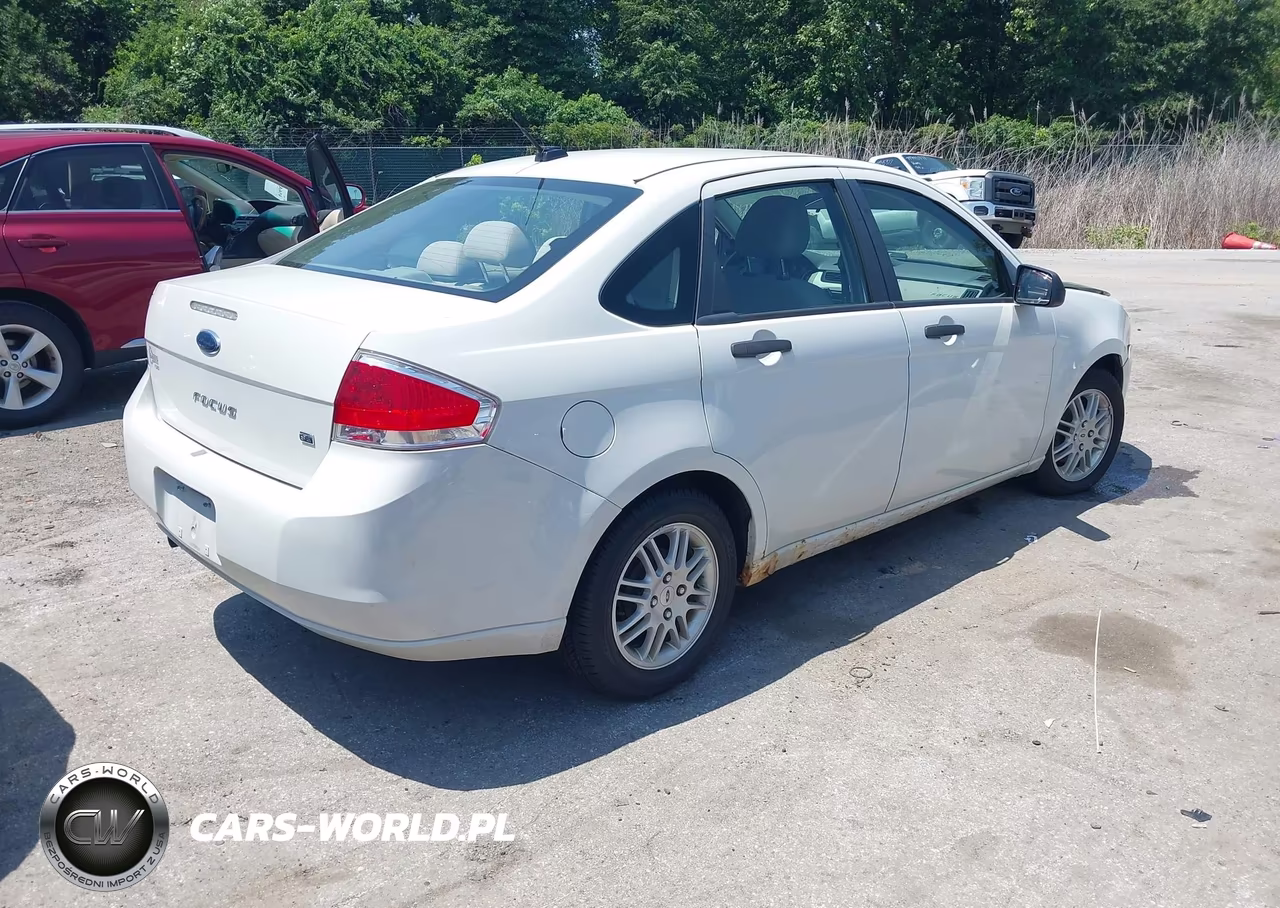 2010 Ford Focus Se VIN:1FAHP3FN5AW256092 - 4