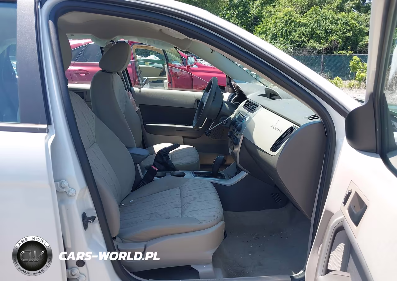 2010 Ford Focus Se VIN:1FAHP3FN5AW256092 - 5